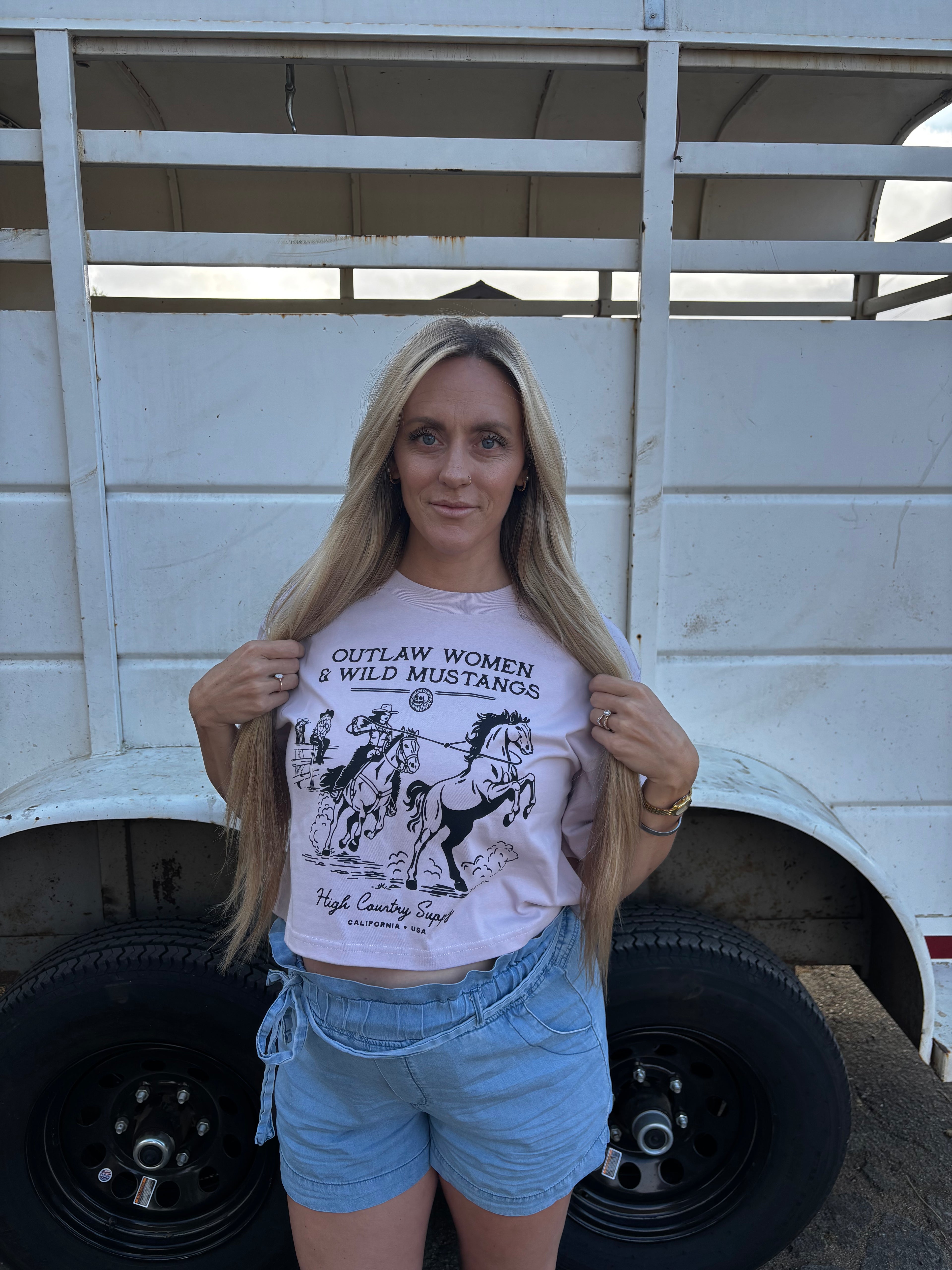 Outlaw Women Crop Tee